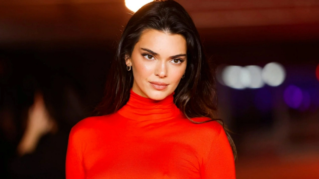 Kendall Jenner Türk edebiyatına yöneldi! Paylaşımı büyük ilgi gördü