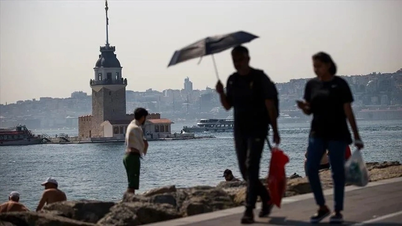 İstanbul'u cayır cayır yakacak sıcağı açıkladı! 40 derece deyip tarih verdi