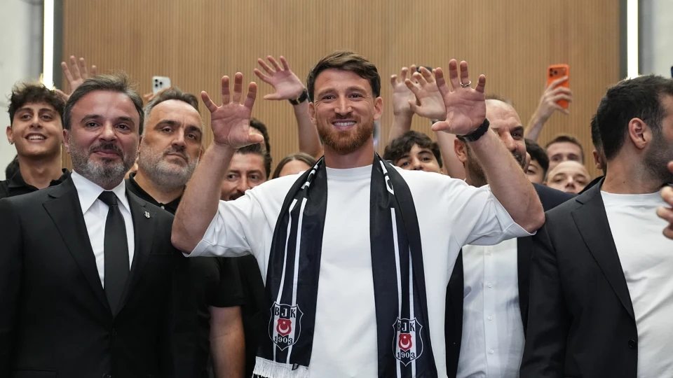 Beşiktaş'ın yeni transferi Salih Özcan, taraftara seslendi: "Söz veriyorum"