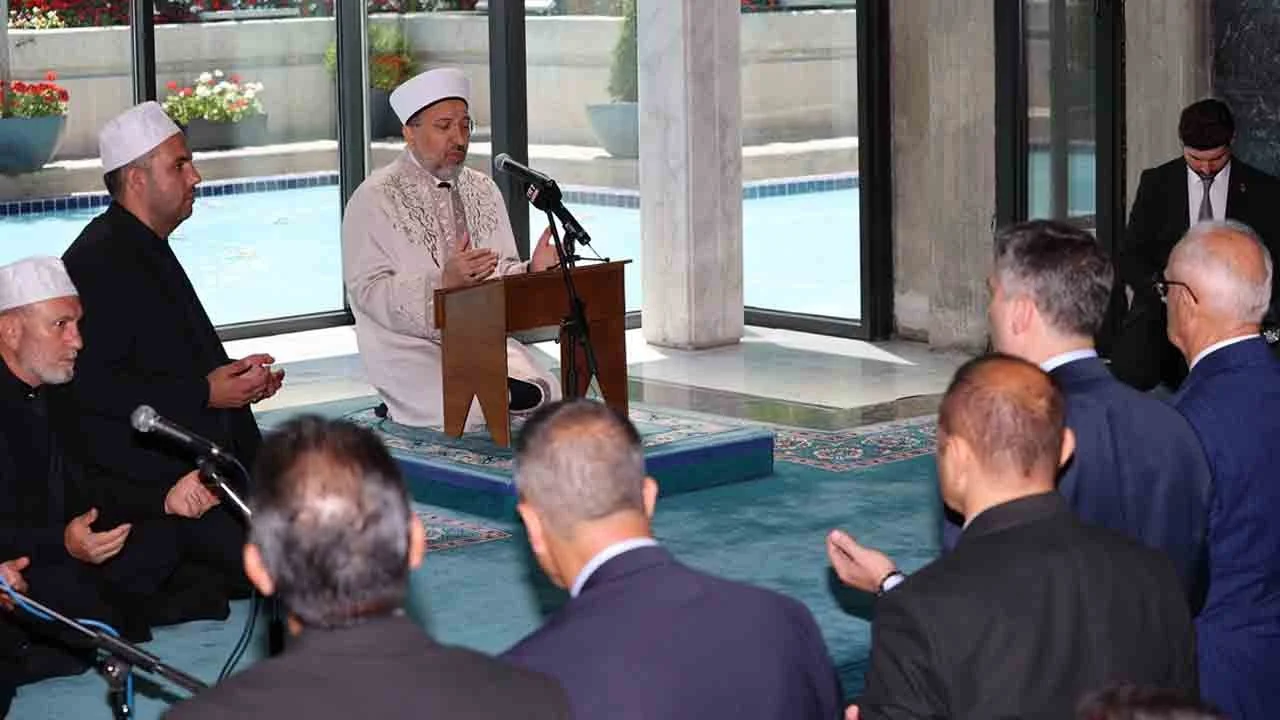 Ülke genelinde Kur'an okundu, dualar edildi: Diyanet'ten şehitlere mevlid programı