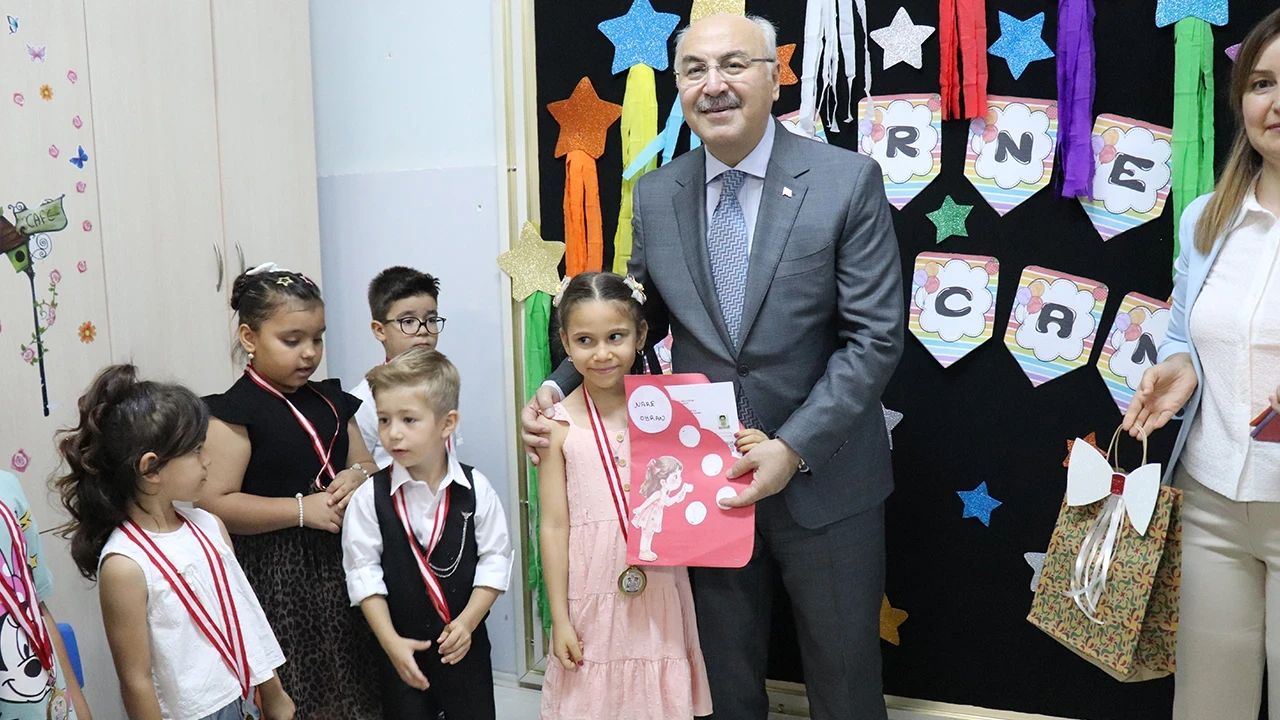Denizli’de 180 bin öğrenci karne sevinci yaşadı