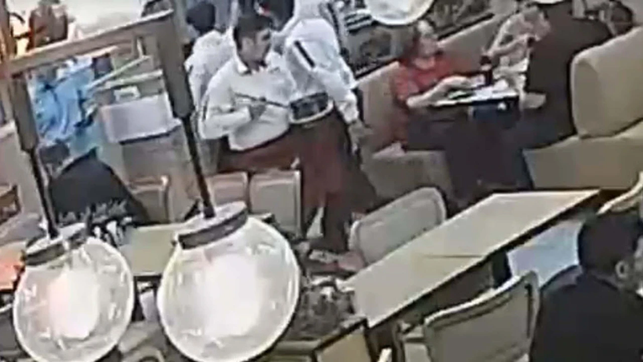 İzmir'de restoran şovu krizle bitti! Minik kızın üstüne kızgın yağ döküldü: Korkunç anlar kamerada