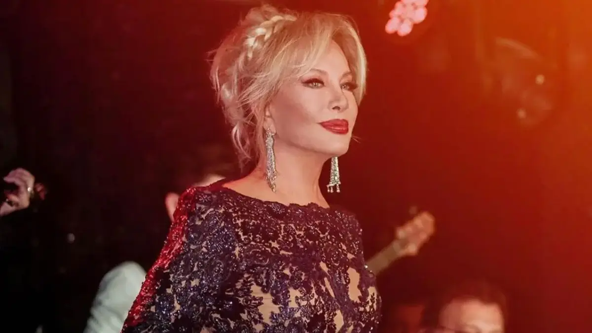 Emel Sayın’dan Hayranlarını Üzen Haber: Konserler Ertelendi, Tedavi Süreci Başladı