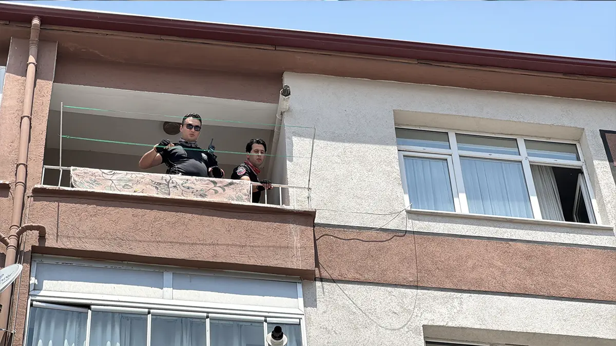 Eski nişanlısını rehin alan kadın ortalığı birbirine kattı