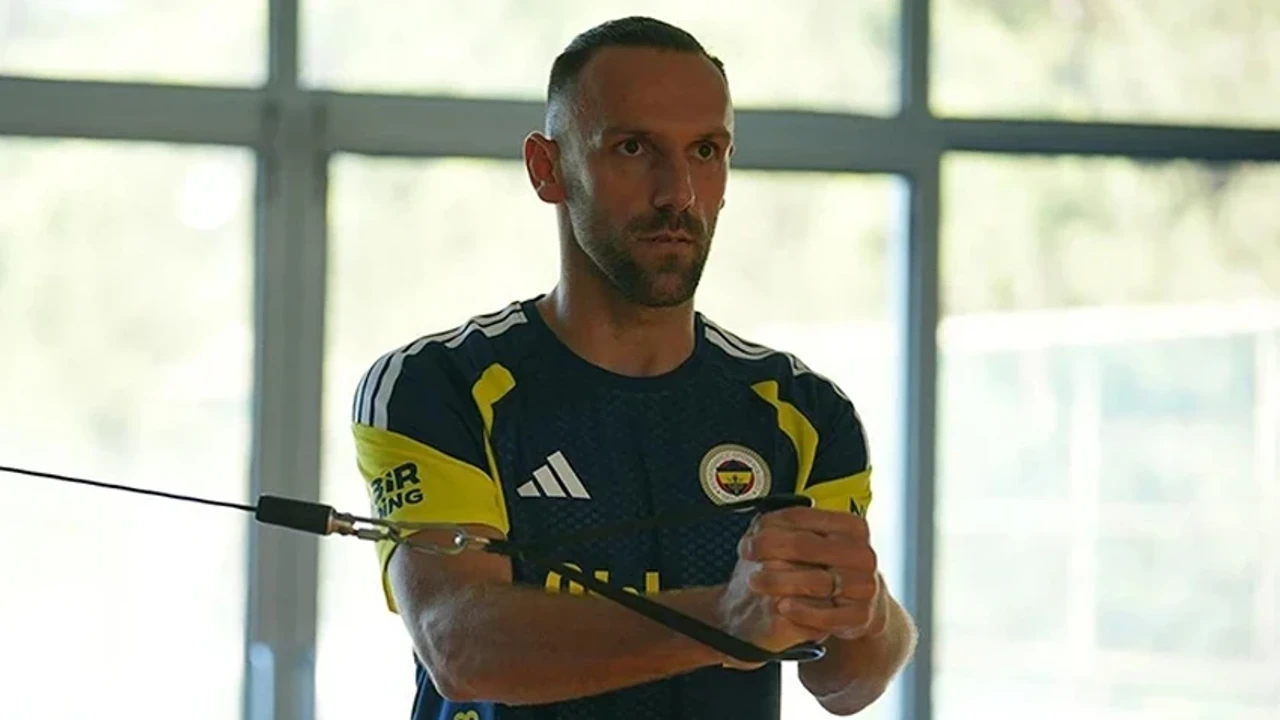 Fenerbahçe'de Vedat Muriqi şoku! Antrenmanı sedyeyle terk etti