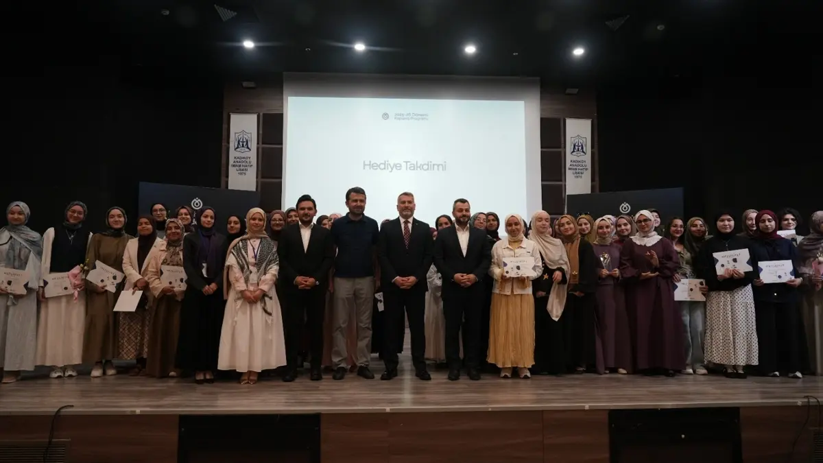 Türkiye'nin Önderleri 5. Dönem Mezunlarını verdi