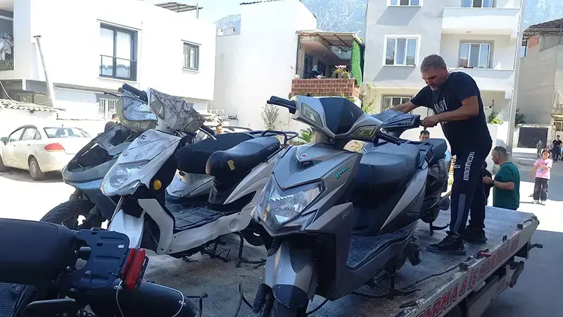 Manisa’da çalınan 6 motosiklet 90 güvenlik kamerası incelenerek bulundu: 3 gözaltı