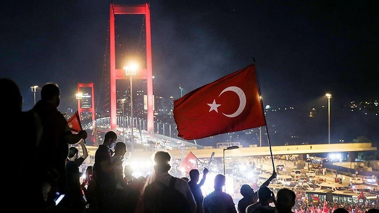 FETÖ'nün hain darbe girişiminin üzerinden 10 yıl geçti! Bakanlardan 15 Temmuz mesajları...