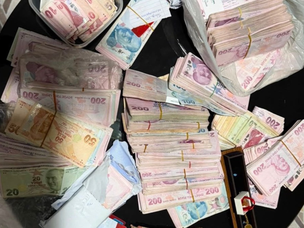 İzmir merkezli FETÖ operasyonu: 80 gözaltı