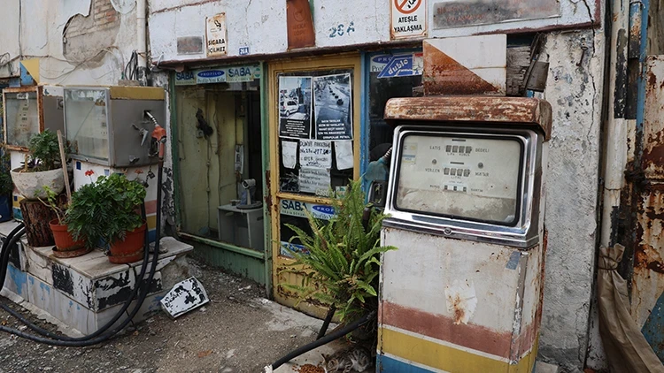 Kozan'da 92 yıllık baba mirası: Tarihi pompaya 10 bin dolar verdiler ama satmadı