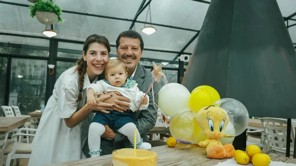İlker Aksum’un kızından ‘nazara’ karşı önlem! Lila’nın o hareketi kahkahaya boğdu…
