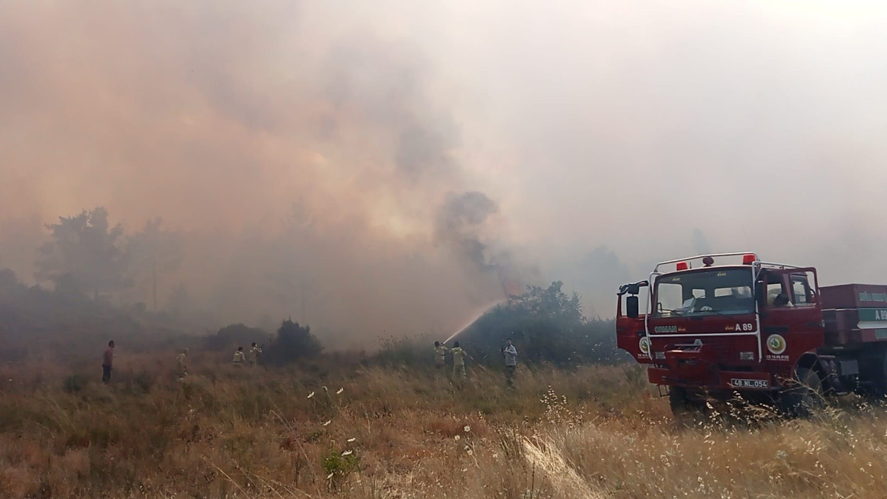 Muğla Yenice’de ormanlık alana sıçrayan yangın kontrol altına alındı