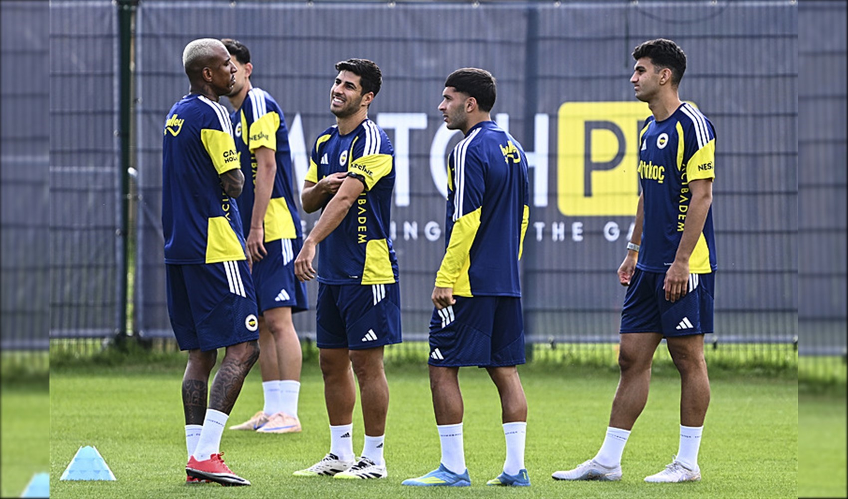 Fenerbahçe'de 'satılamaz' listesi belli oldu! 3 yıldız için kritik karar