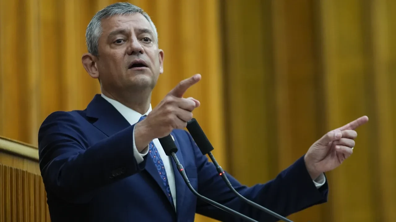 CHP'deki ayrışmada Özgür Özel'in yeni hamlesini Sinan Burhan açıkladı: 3 partiyle hareket edecekler