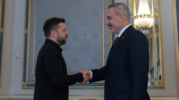 Zelenskiy, Dışişleri Bakanı Fidan'a "İkinci Derece Liyakat Nişanı"nı tevcih etti