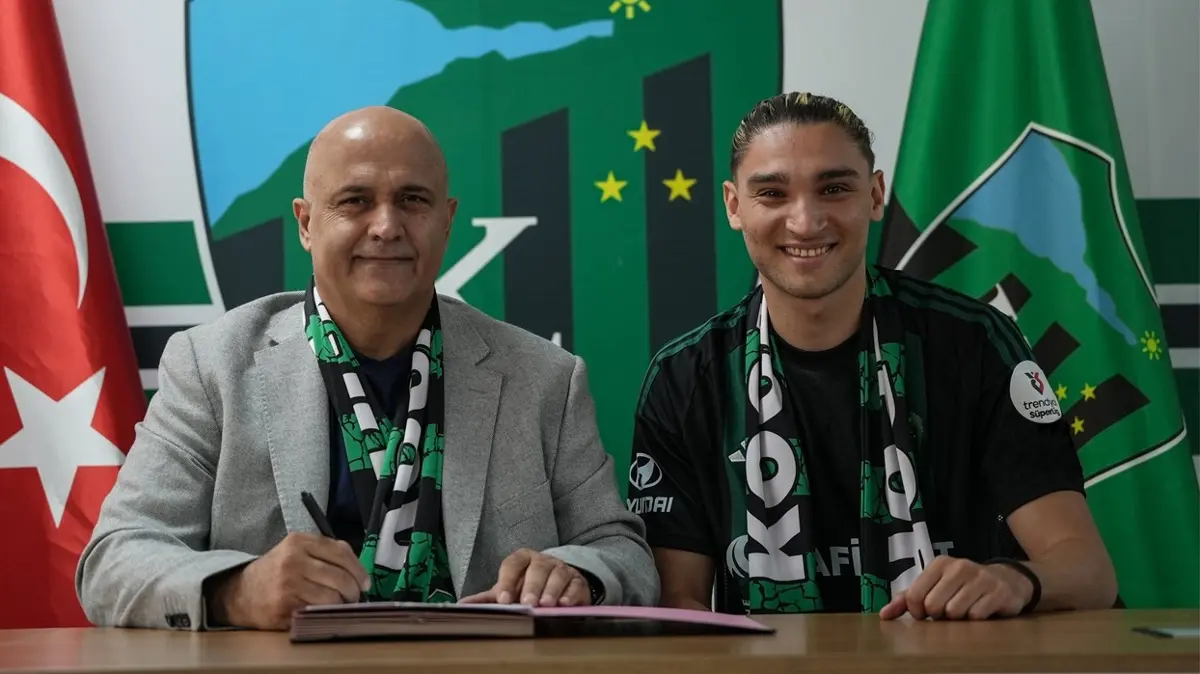 Emir Ortakaya, Kocaelispor'a imzayı attı
