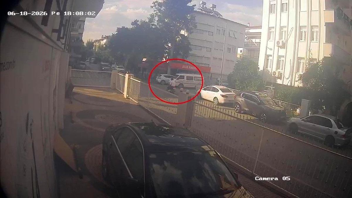 Kamyonetle çarpışan motosikletin sürücüsü kazayı kask sayesinde kazayı hafif sıyrıklarla atlattı