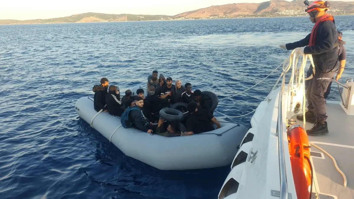 İzmir açıklarından kaçış planı! 4'ü çocuk 65 düzensiz göçmen yakalandı