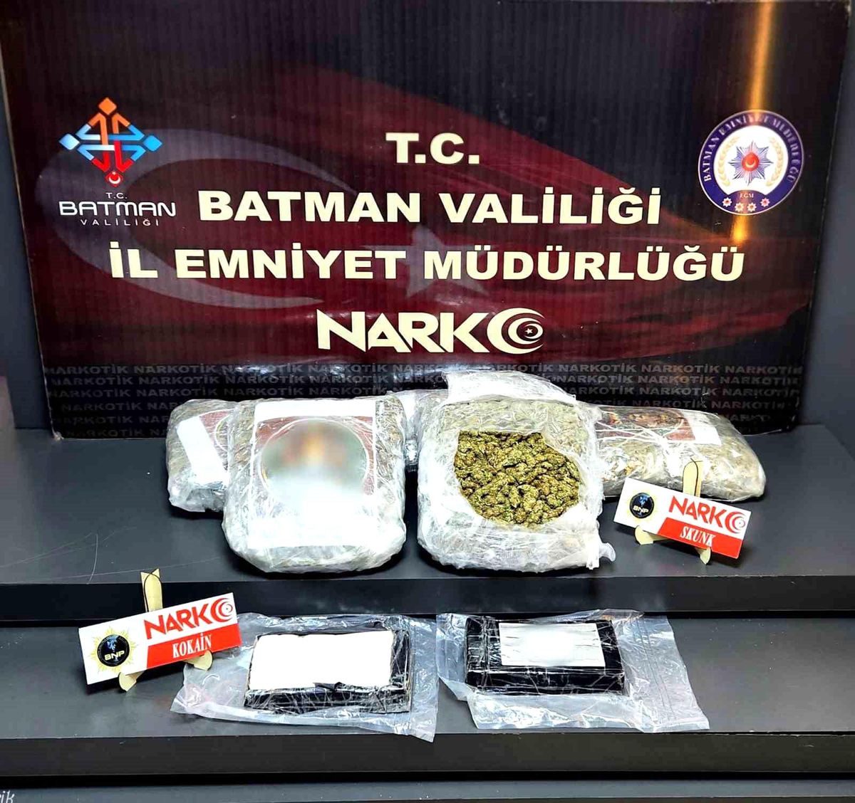 Batman'da zehir tacirlerine darbe: Tır dorsesinde uyuşturucu ele geçirildi
