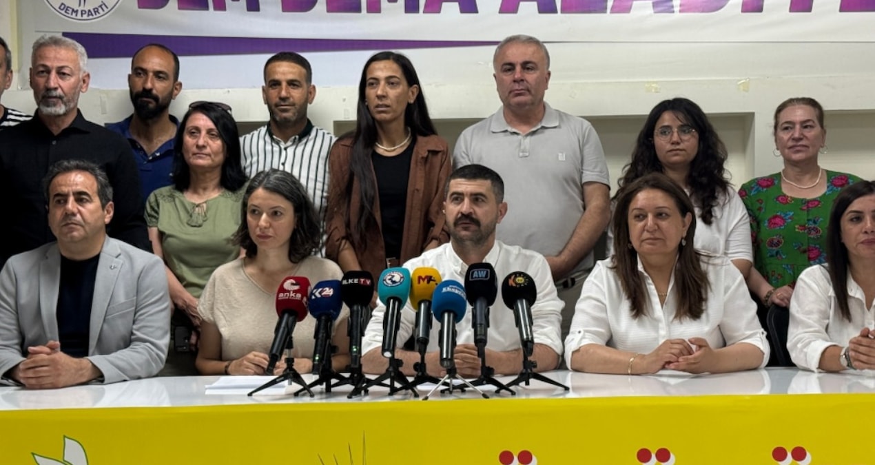 Diyarbakır'da teröristbaşı Öcalan için özgürlük mitingi