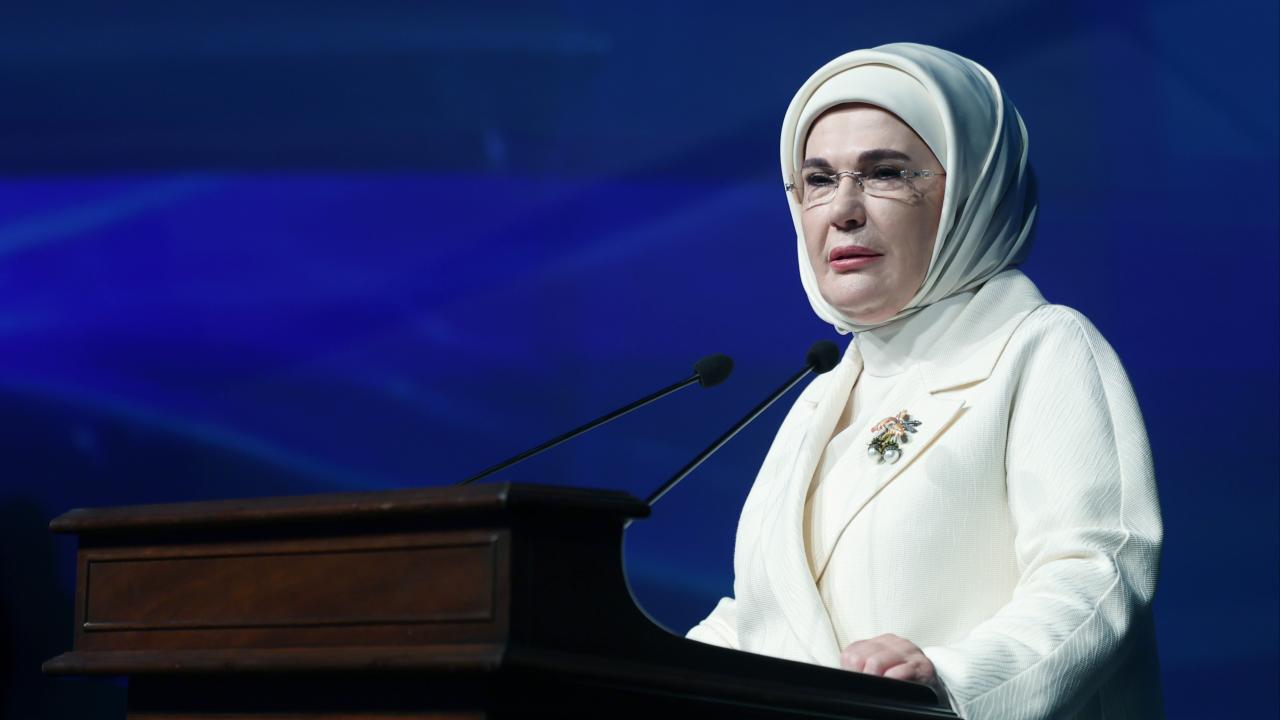 Emine Erdoğan: Sıfır Atık Forumu'nu tarihi bir buluşma olarak görüyoruz
