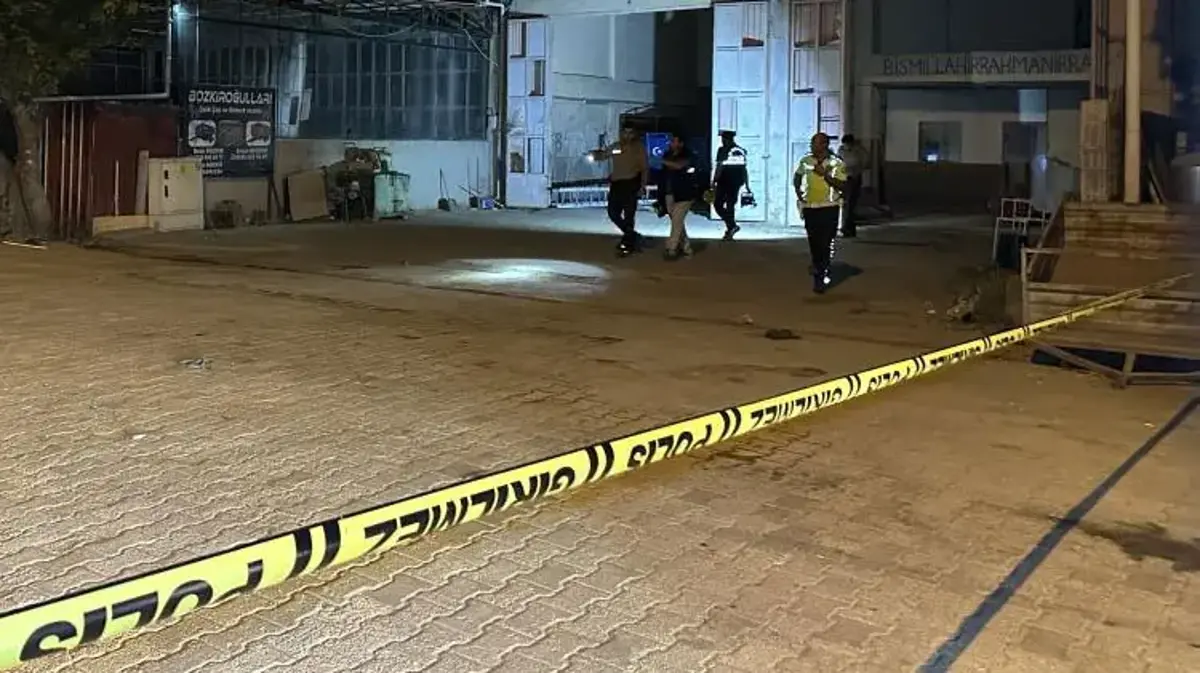 İki esnaf arasındaki tartışma silahlı kavgaya dönüştü: 13 yaralı