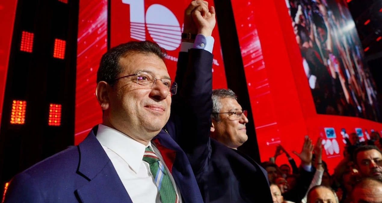 İmamoğlu, Özel'in fotoğrafını paylaşarak seslendi: Bu fotoğrafa iyi baksın