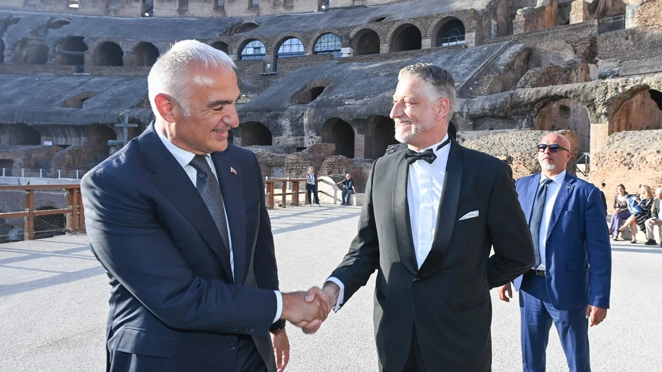 Kolezyum'da tarihi Türk-İtalyan ortaklığı: Anadolu'nun eşsiz mirası Roma'nın kalbinde buluştu... İtalyan bakandan Türkiye'ye övgü dolu küresel referans sözleri!