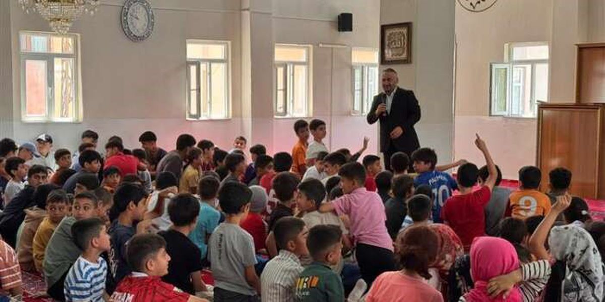 Hakkari Müftüsü Okuş'tan Yaz Kur'an Kursu Öğrencilerine Peygamber'in Aile Hayatı Üzerine Sohbet