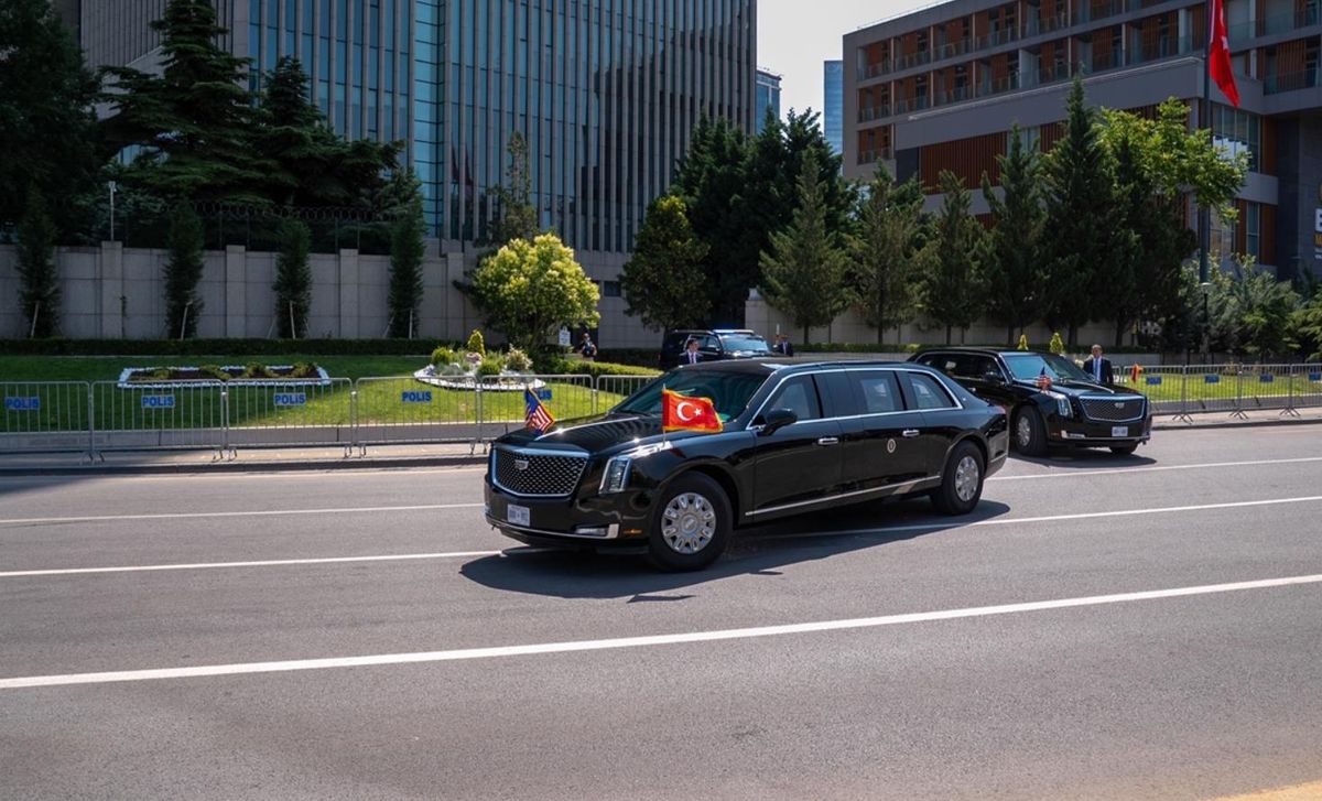 Trump'ı taşıyan 'Canavar' canlı yayınları kesti: ABD Başkanı'na üst düzey elektronik koruma