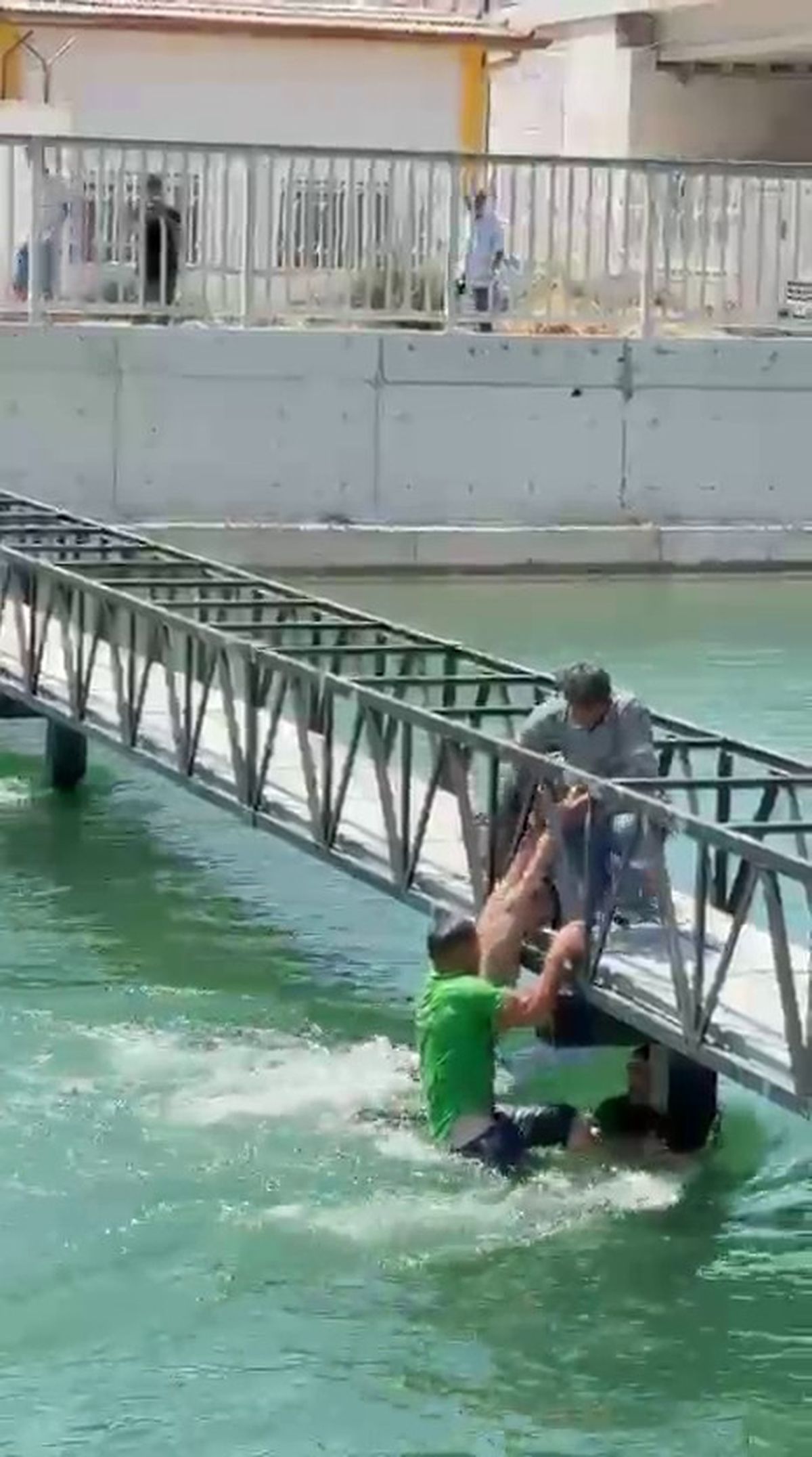 Adana'da sulama kanalında boğulma tehlikesi geçiren 2 kişi kurtarıldı