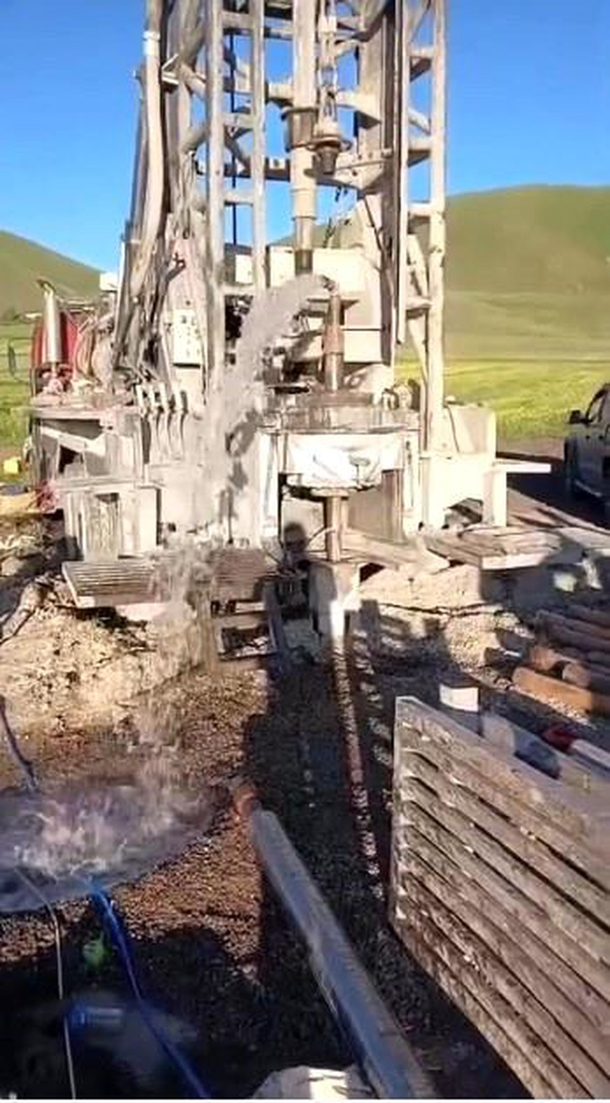 Kars'ta Ağadeve Köyü'ne yeni içme suyu kaynağı: 200 metrede suya ulaşıldı
