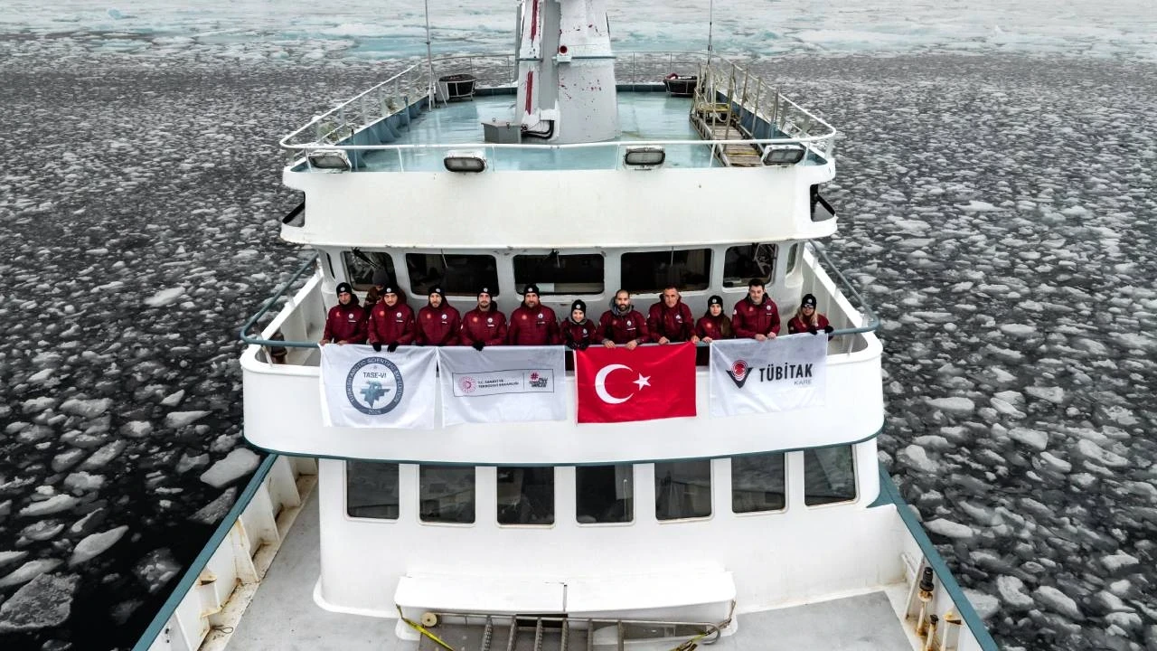 Dünyanın en zorlu bölgesinde Türk imzası: Arktik’in kalbine ulaştılar