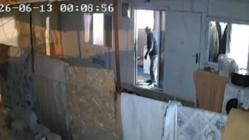 Gaziantep'te 4.6 şiddetindeki deprem anı kamerada