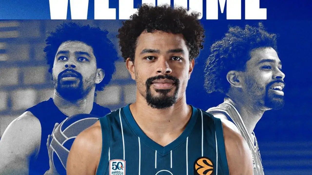 Anadolu Efes Collin Malcolm'u renklerine bağladı!