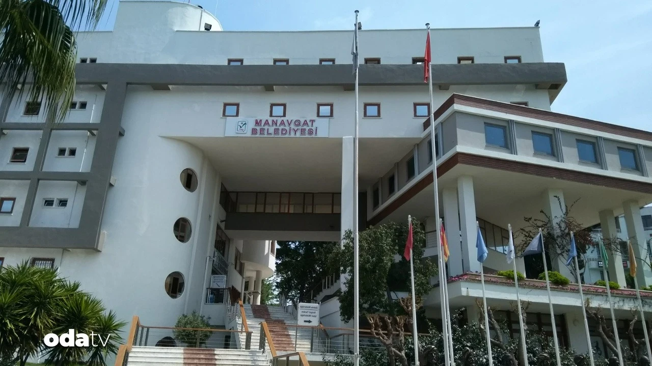 Manavgat Belediyesi'ne gece yarısı haciz operasyonu