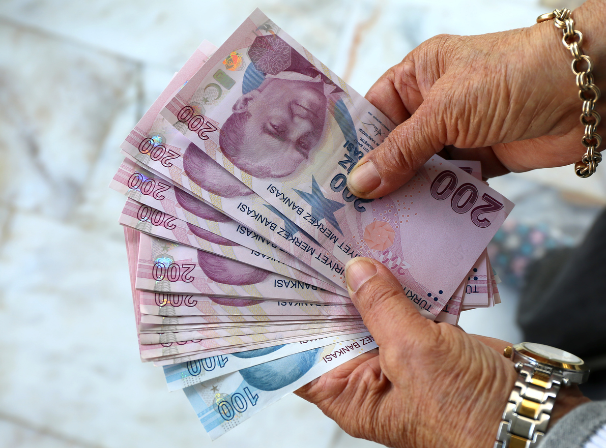 Maaşlar hesaplara geçmeye başladı