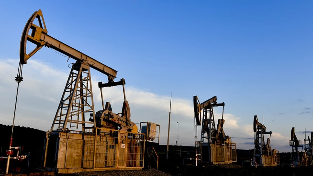 Rusya’dan petrol yaptırımı kararı uzatıldı