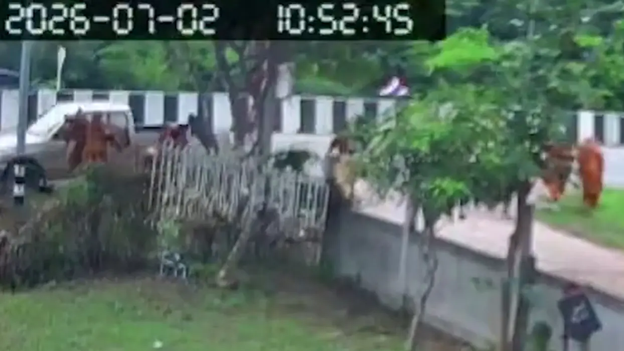 Tayland'da katliam gibi kaza! Son süratle keşişlerin arasına daldı