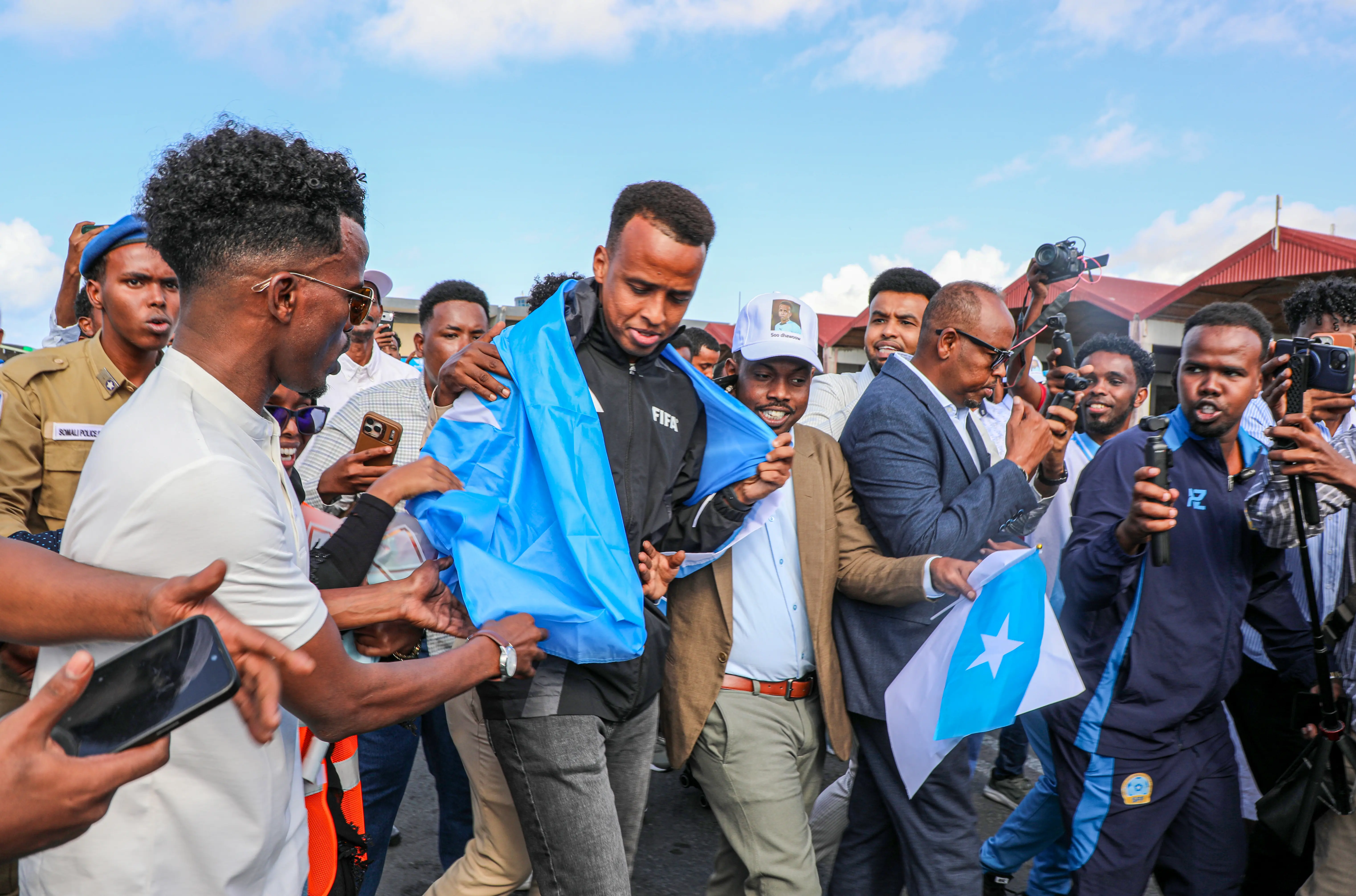 ABD'ye girişi reddedilmişti! Afrika'nın en iyi hakemine coşkulu karşılama