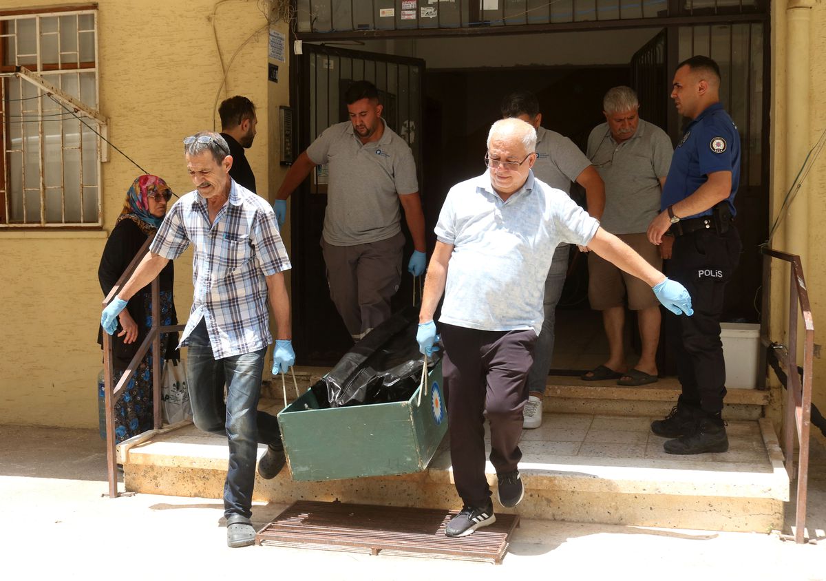 Tayin tartışmasında eşi ve kayınpederini öldürdü