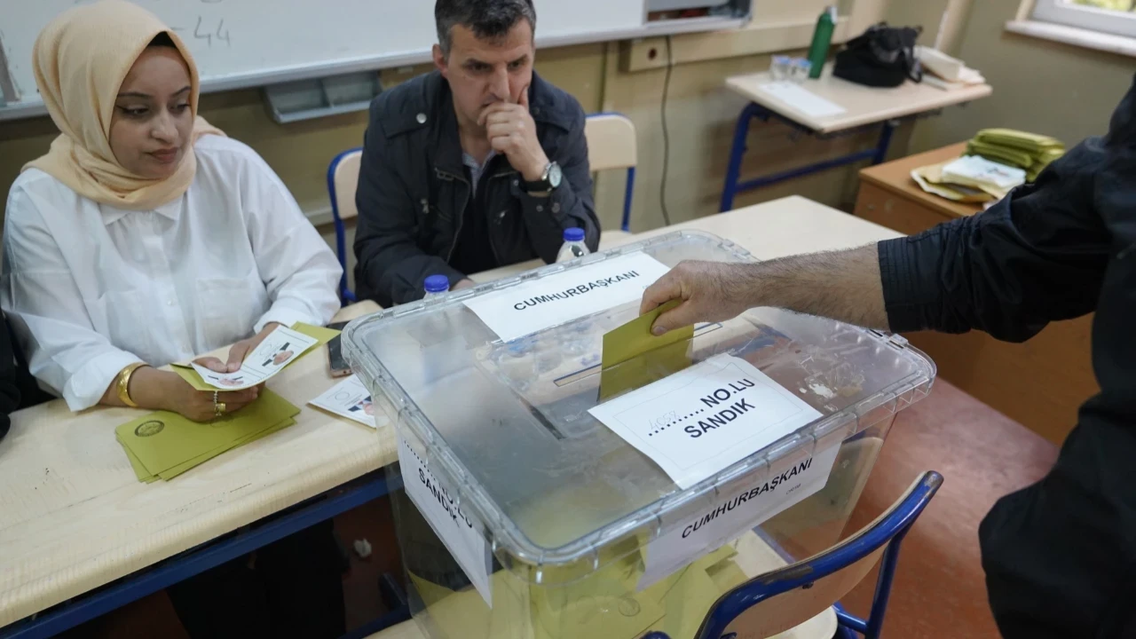 MetroPoll anketi: Özgür Özel'in yeni parti senaryosunda dikkat çeken sonuçlar