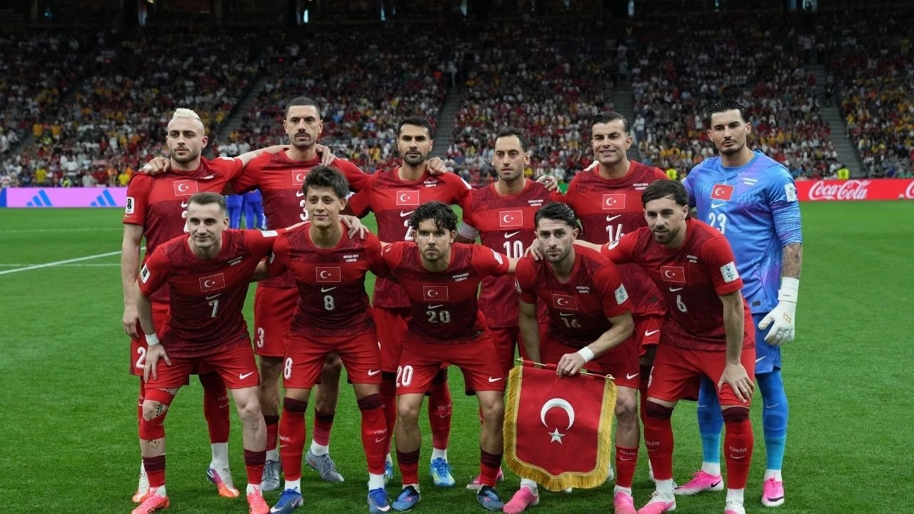 Türkiye Paraguay işte ilk 11: Montella değişiklikleri açıkladı