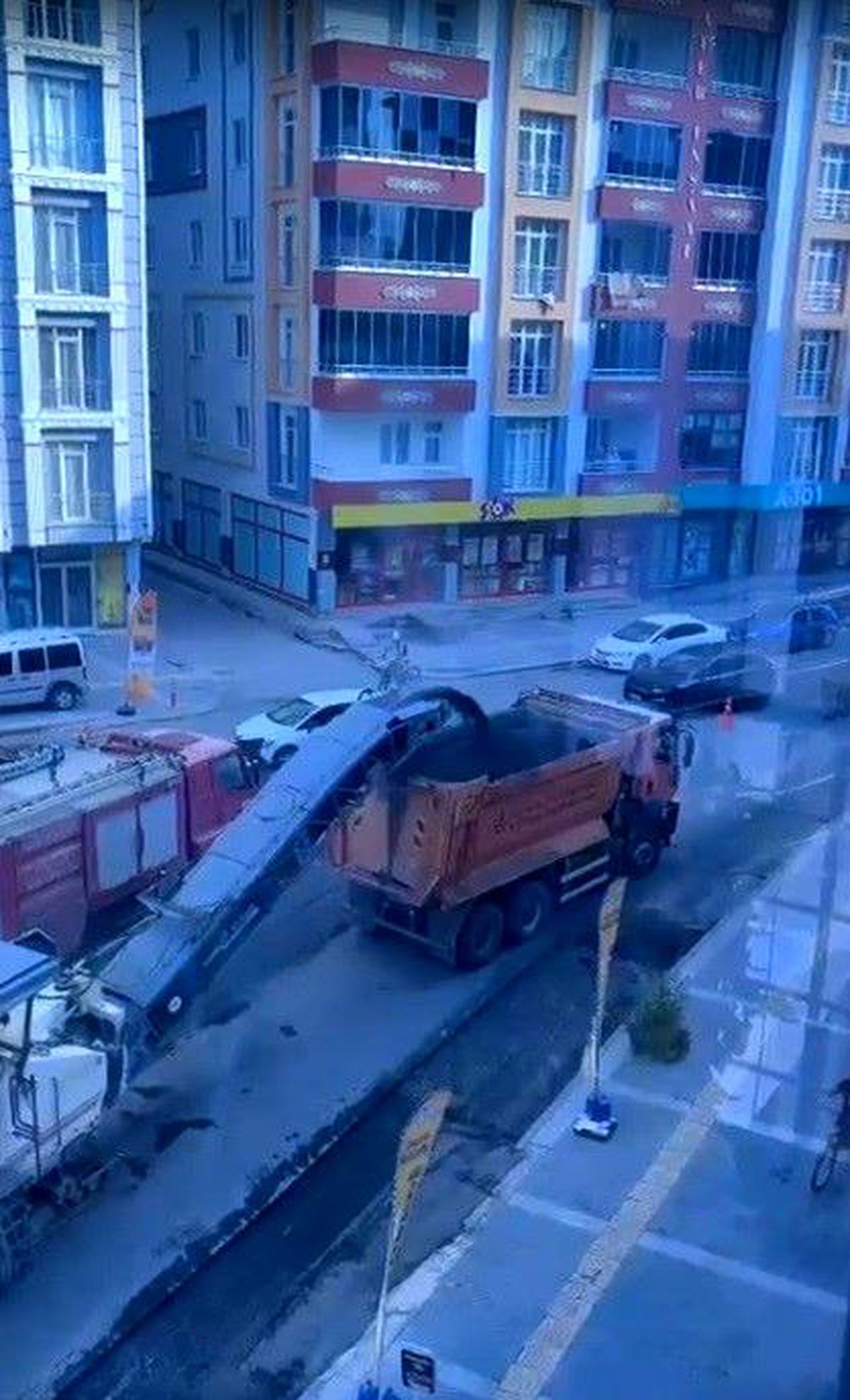 Karayolları ekipleri Kars'ta şehir içi yollarda asfalt seferberliği başlattı