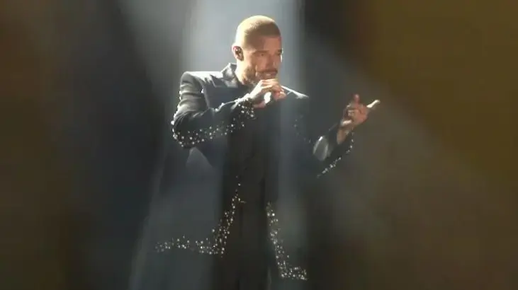 Ricky Martin 15 yıl sonra İstanbul'u salladı! Konsere binlerce hayranı akın etti