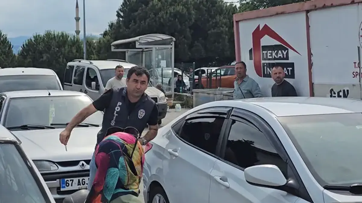 Yanlışlıkla kardeşinin kimliğiyle sınava geldi, amcası 4 dakika kala kendi kimliğini yetiştirdi