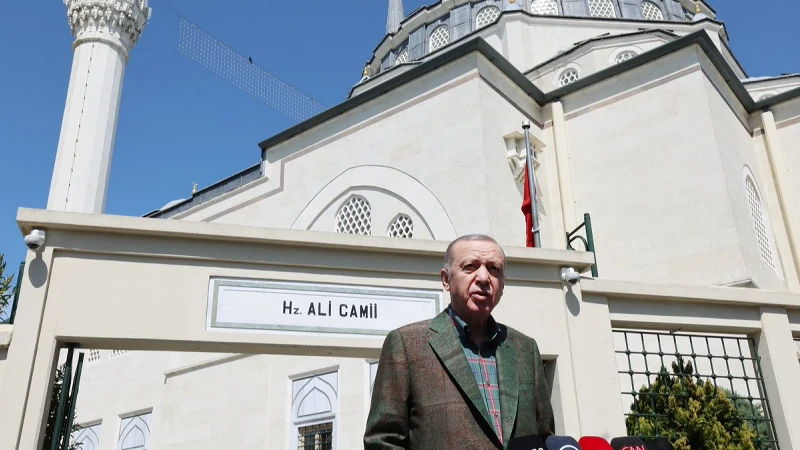 Cumhurbaşkanı Erdoğan cuma namazını Hz. Ali Camisi'nde kıldı