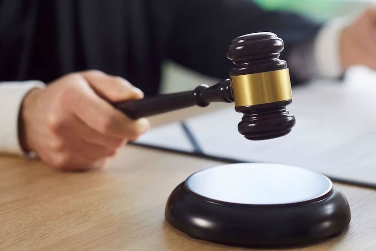 Bolu'da eski muhtara kayıp bilgisayar için zimmet davası: "Kırıldı çöpe attım" dedi