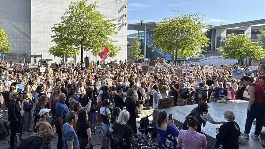 Almanya'da hükümetin hayata geçirmeyi planladığı sağlık reformu protesto edildi