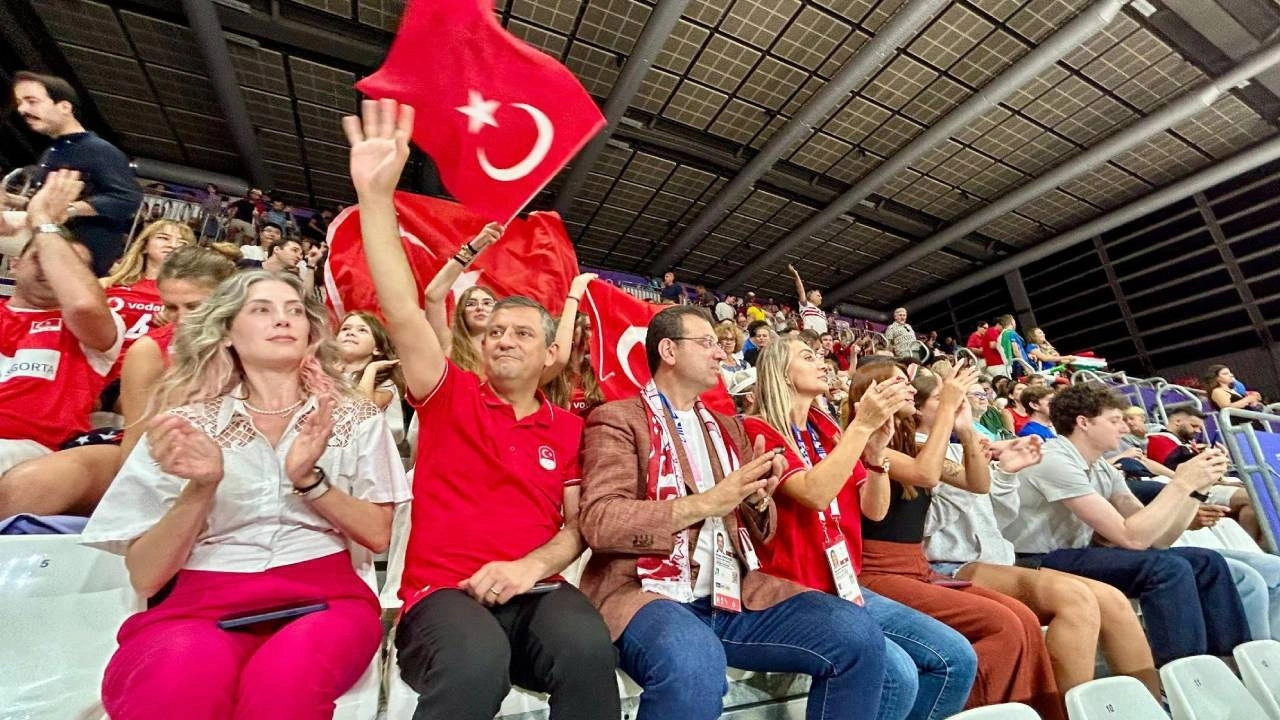 Özgür Özel'den Filenin Sultanları'na tebrik telefonu